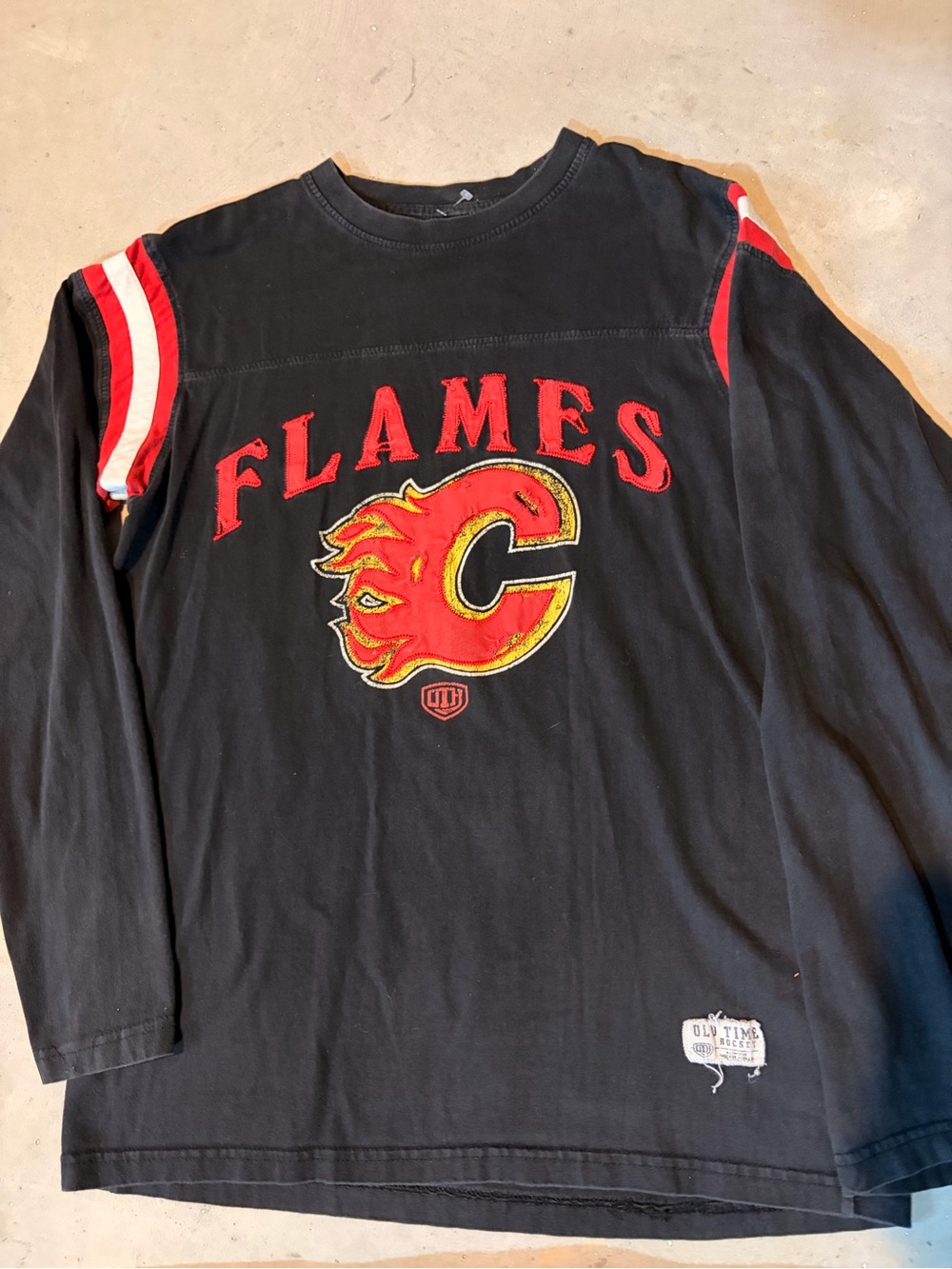 Vintage Calgary Flames Long Sleeve Meduim